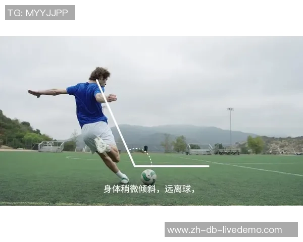 足球手势的魅力与技巧解析如何通过手势提升比赛中的沟通与配合 足球手势的魅力与技巧解析如何通过手势提升比赛中的沟通与配合