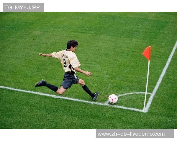 足球任意球规则详解及其在比赛中的重要性与应用技巧分析 足球任意球规则详解及其在比赛中的重要性与应用技巧分析